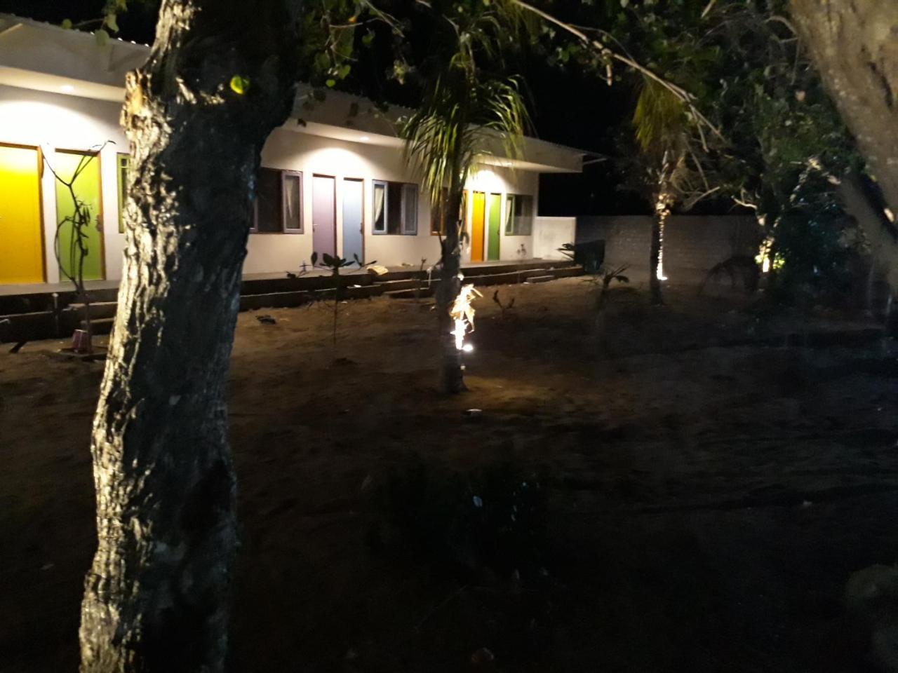 Bujang Lapuk Hostel Sekotong Extérieur photo